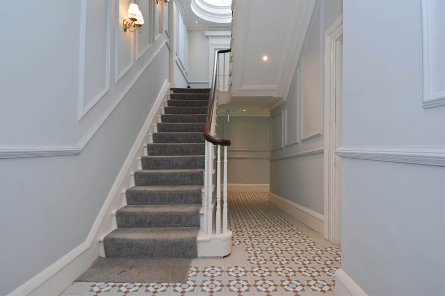 Apt 4 16 Upper Crescent