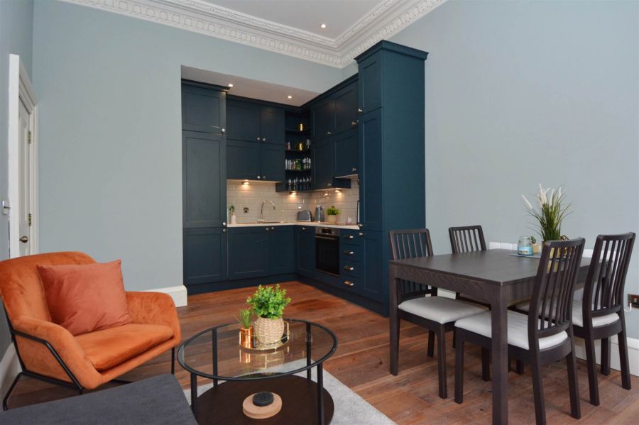 Apt 4 16 Upper Crescent