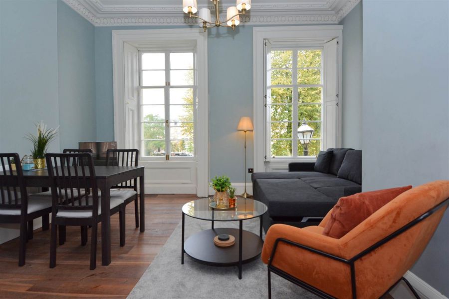 Apt 4 16 Upper Crescent