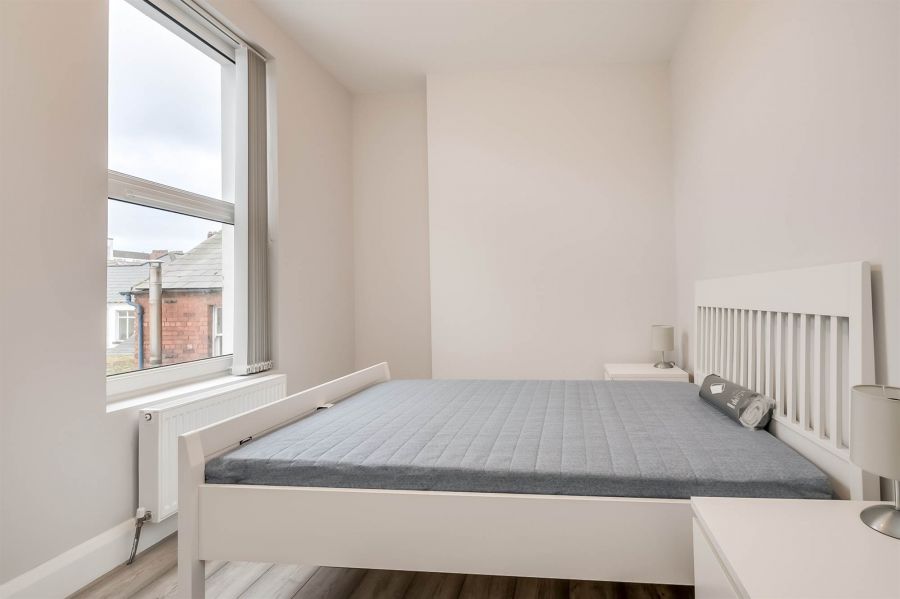 Apt 5 35 Wellington Park