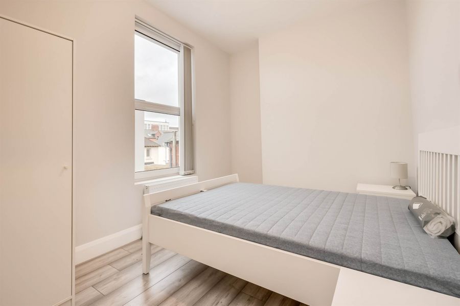 Apt 5 35 Wellington Park