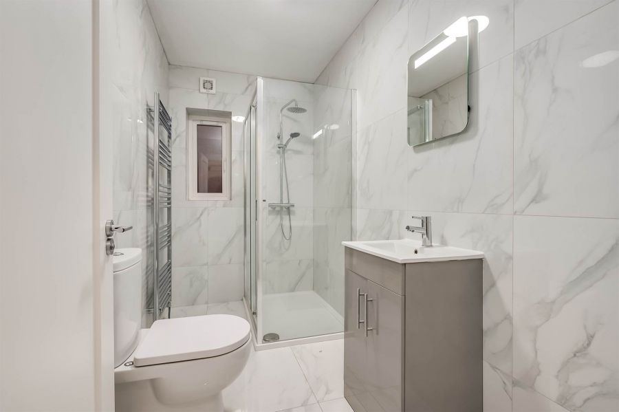 Apt 5 35 Wellington Park