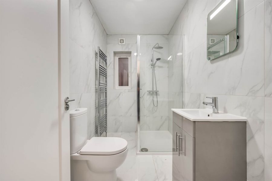 Apt 5 35 Wellington Park