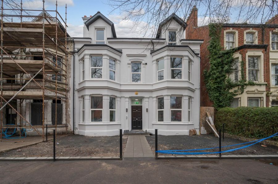 Apt 5 35 Wellington Park