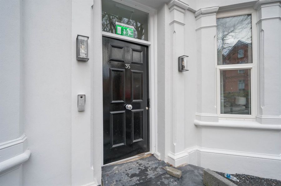 Apt 5 35 Wellington Park