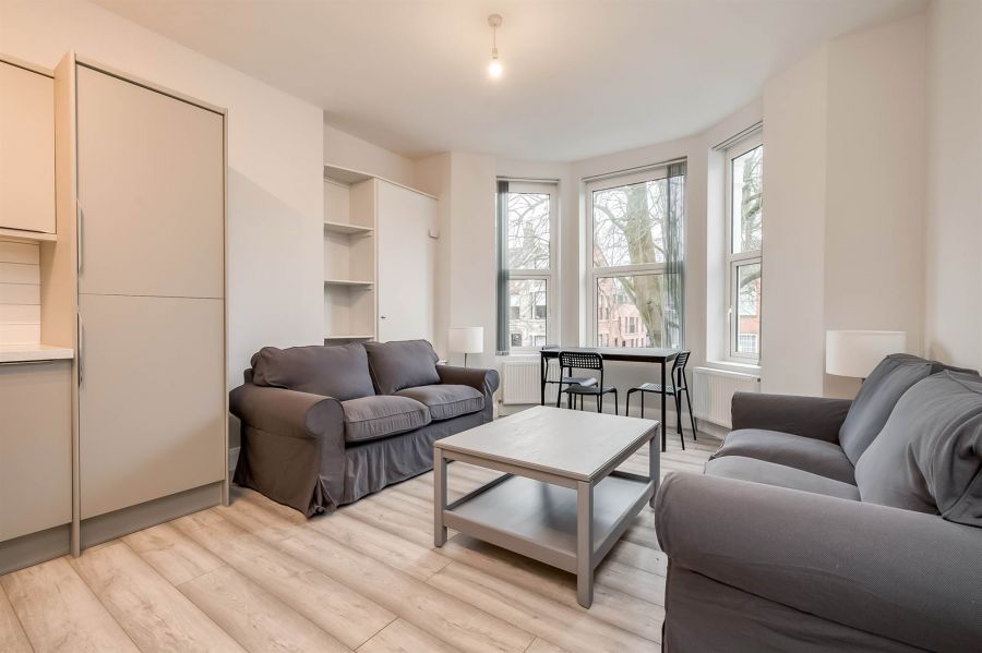 Apt 5 35 Wellington Park