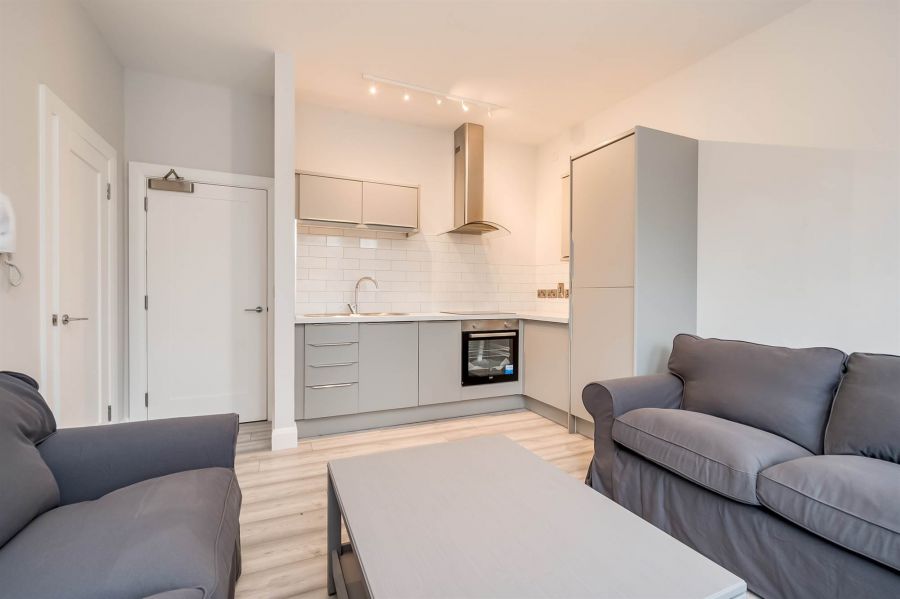 Apt 5 35 Wellington Park