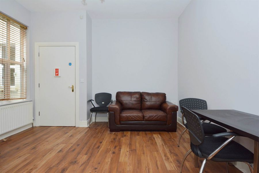 2 41 Cromwell Road