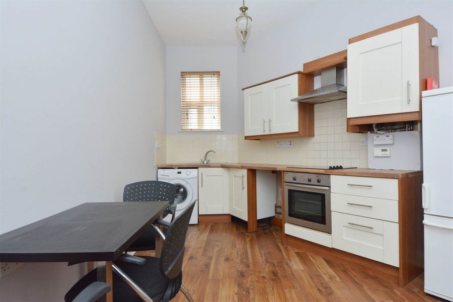 2 41 Cromwell Road