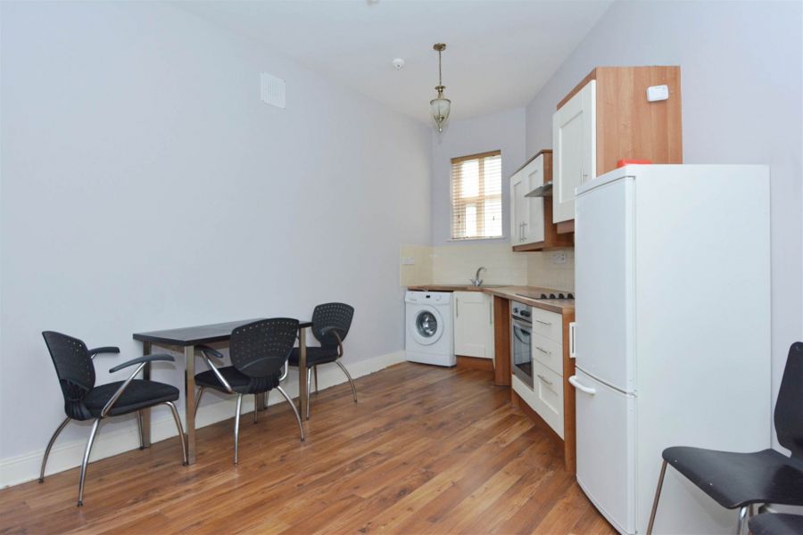 2 41 Cromwell Road