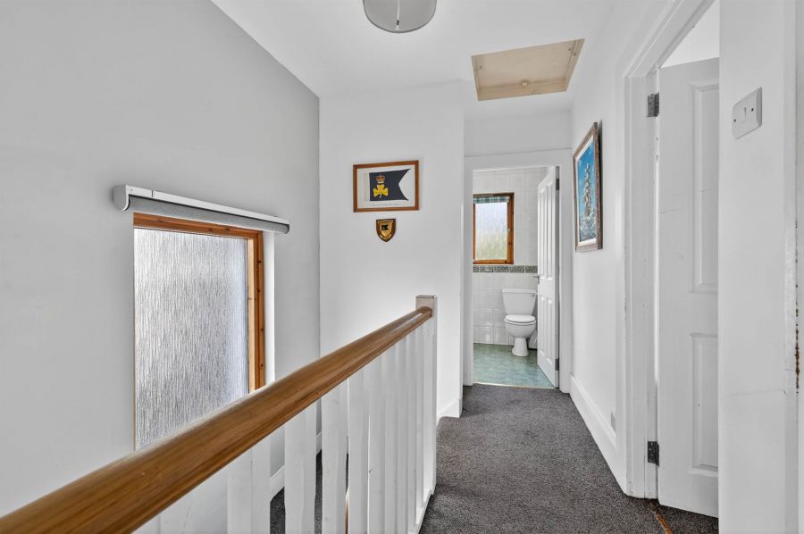 6 Locksley Parade