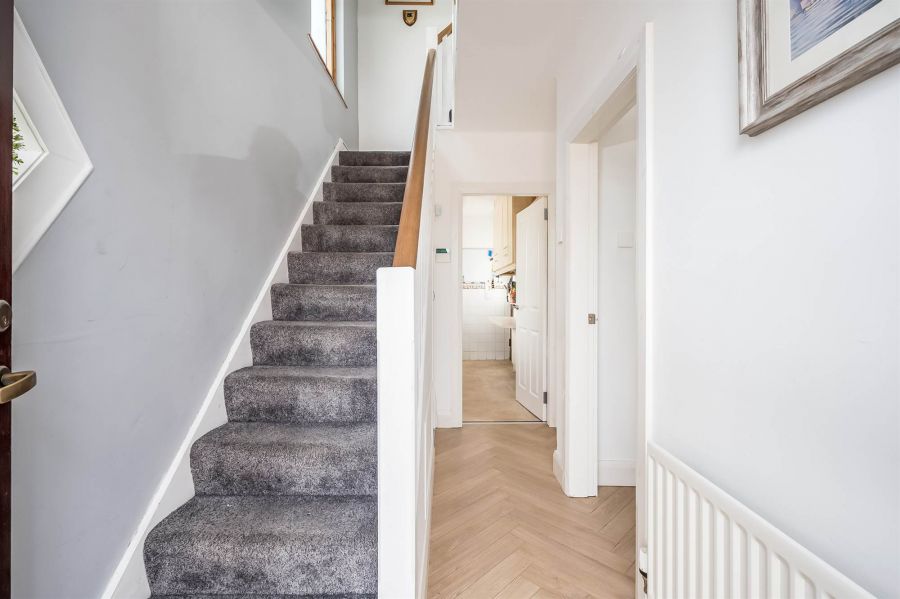 6 Locksley Parade
