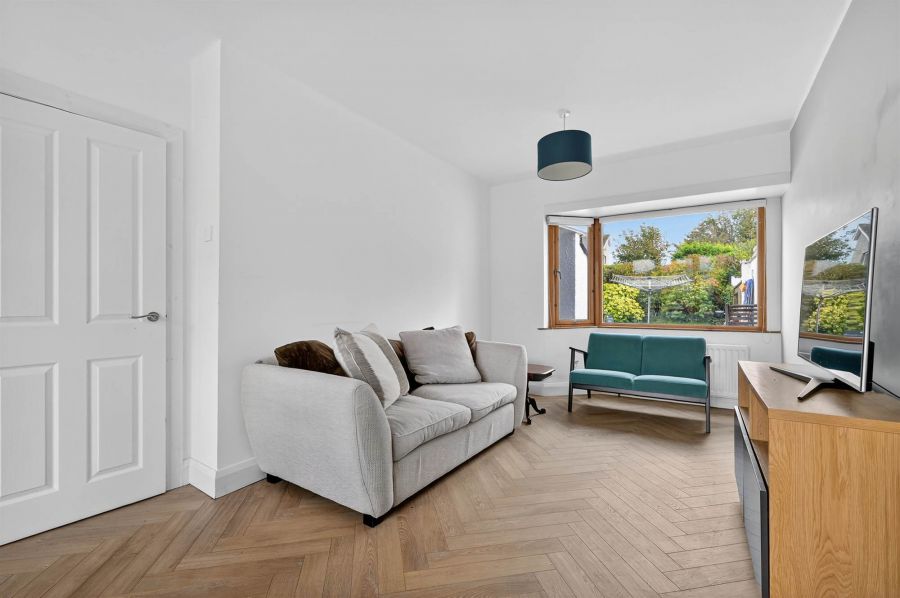 6 Locksley Parade