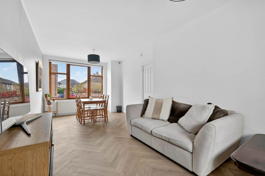 6 Locksley Parade
