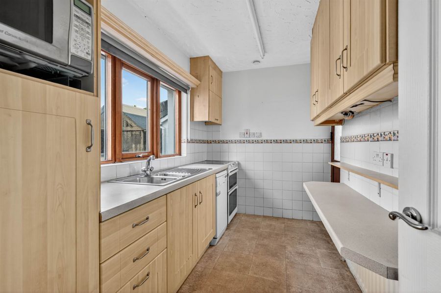 6 Locksley Parade