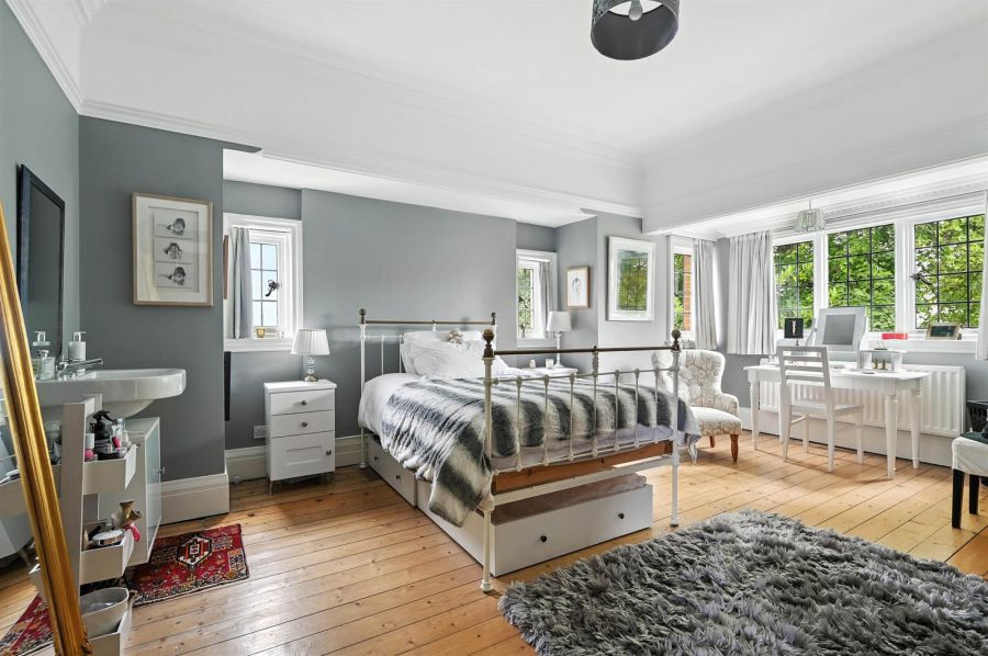 46 & 46a Myrtlefield Park