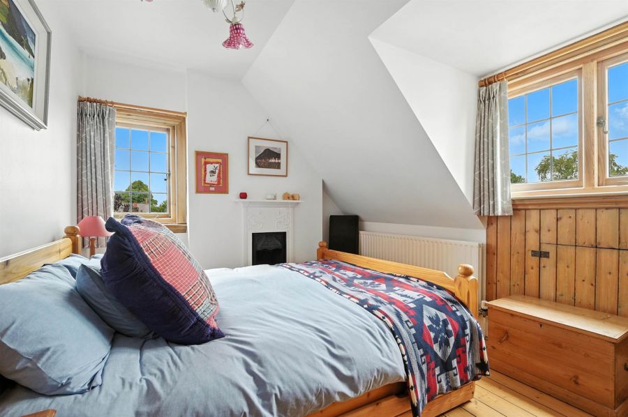 46 & 46A Myrtlefield Park 46 & 46A Myrtlefield Park