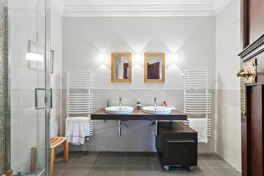 46 & 46a Myrtlefield Park