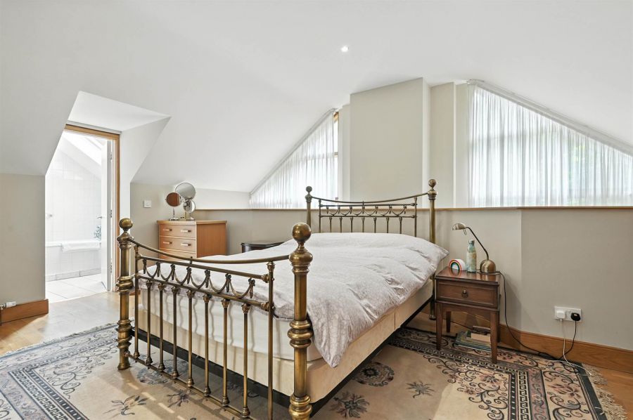 46 & 46a Myrtlefield Park