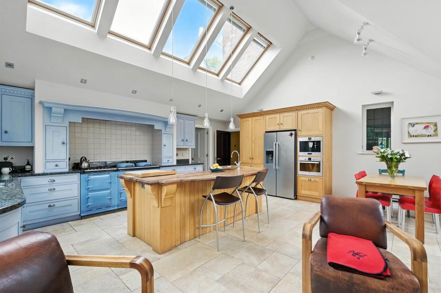 46 & 46A Myrtlefield Park 46 & 46A Myrtlefield Park