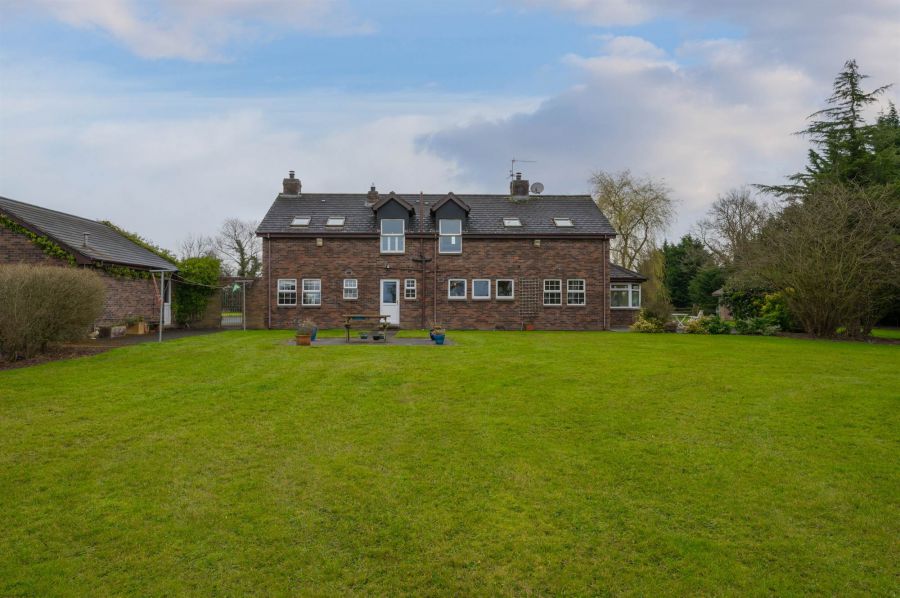 8B Ballyclan Road