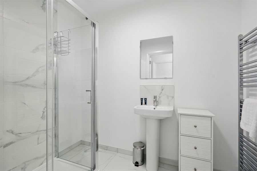 Apt 17 Porters Annex