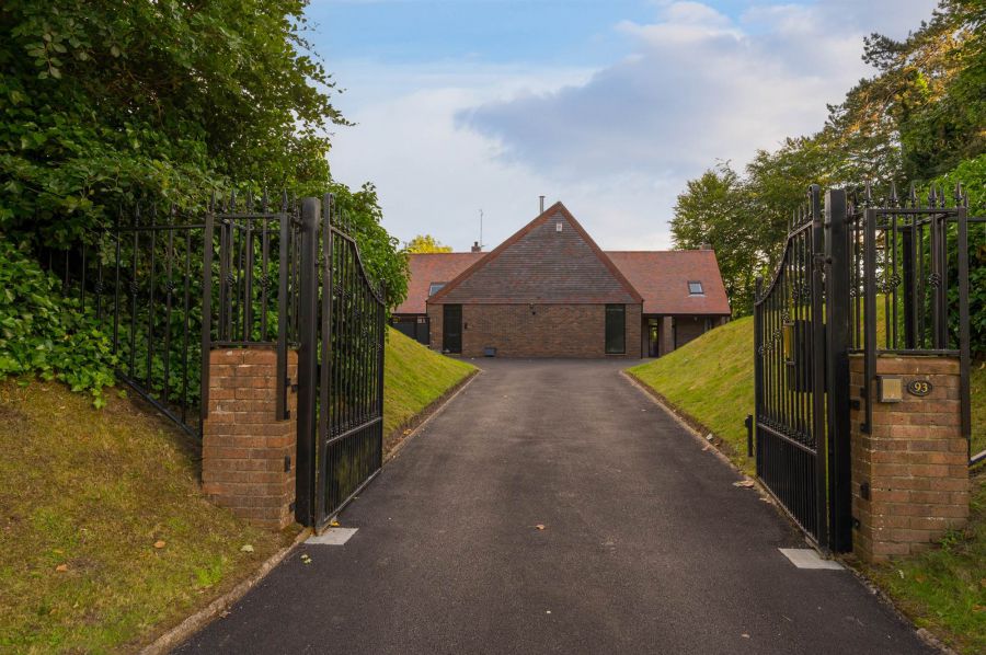 93 Dunmurry Lane
