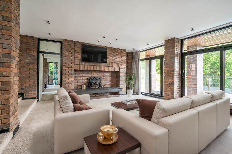 93 Dunmurry Lane