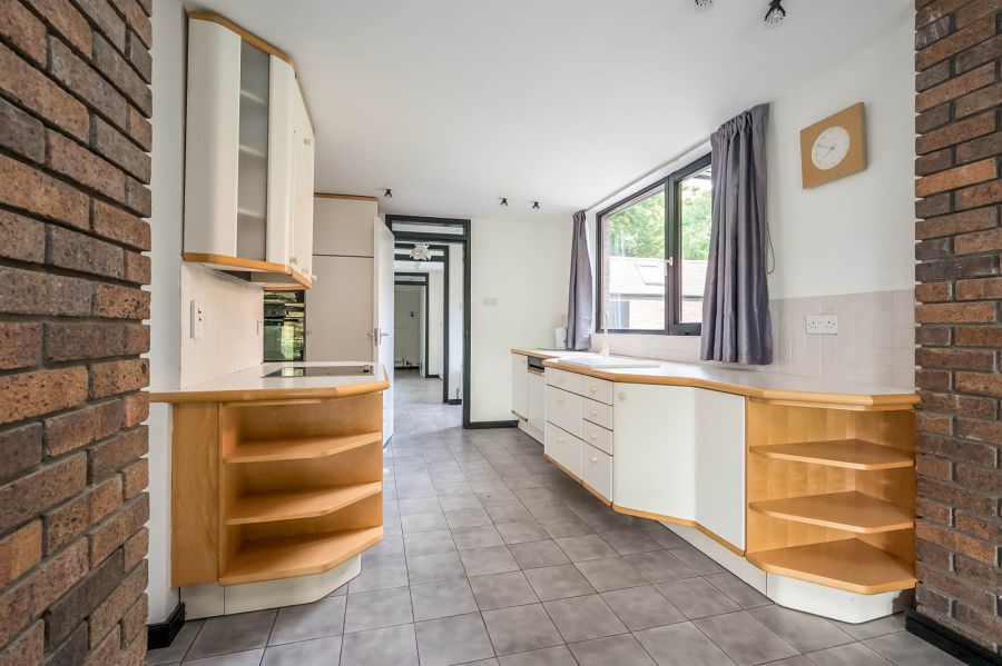 93 Dunmurry Lane