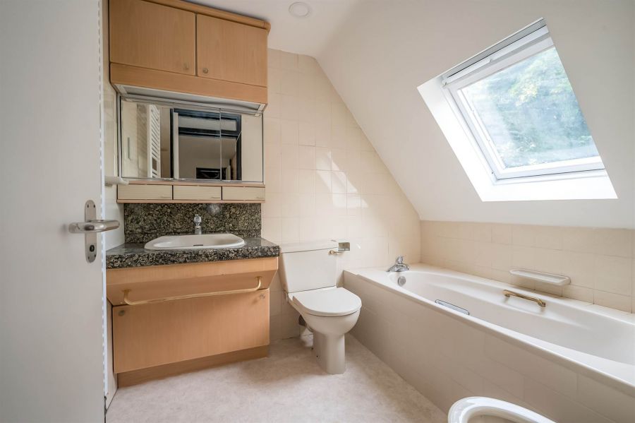 93 Dunmurry Lane