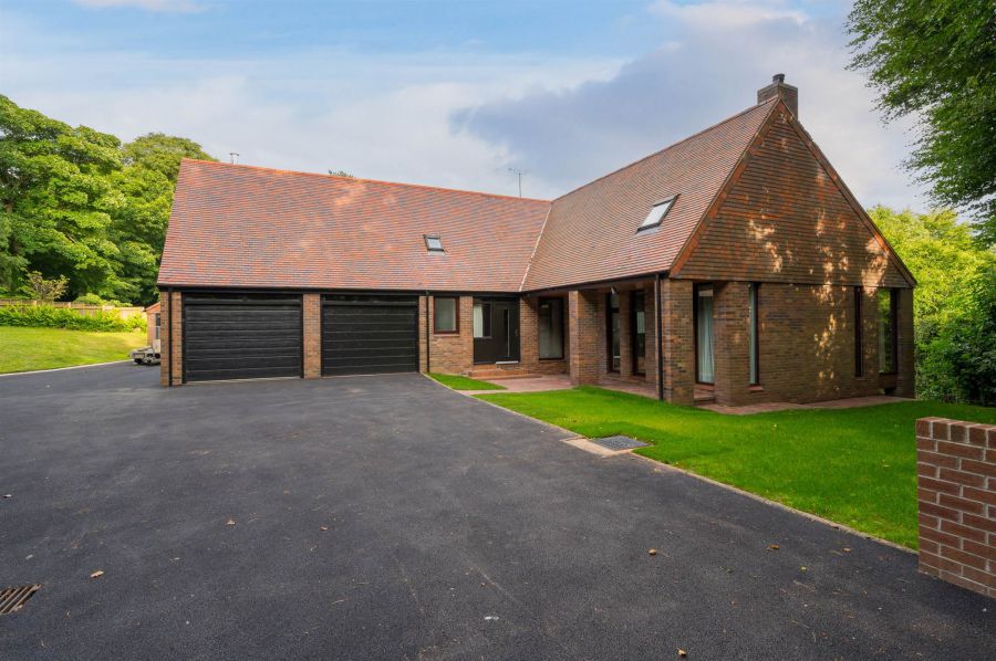 93 Dunmurry Lane
