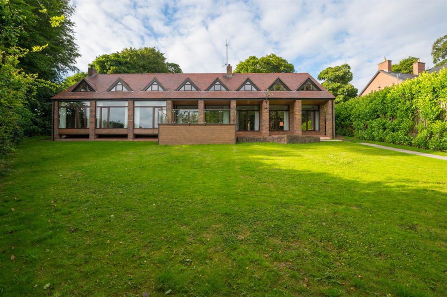 93 Dunmurry Lane