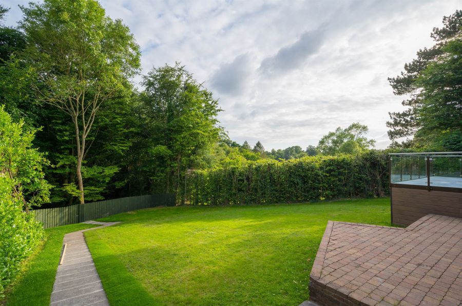 93 Dunmurry Lane