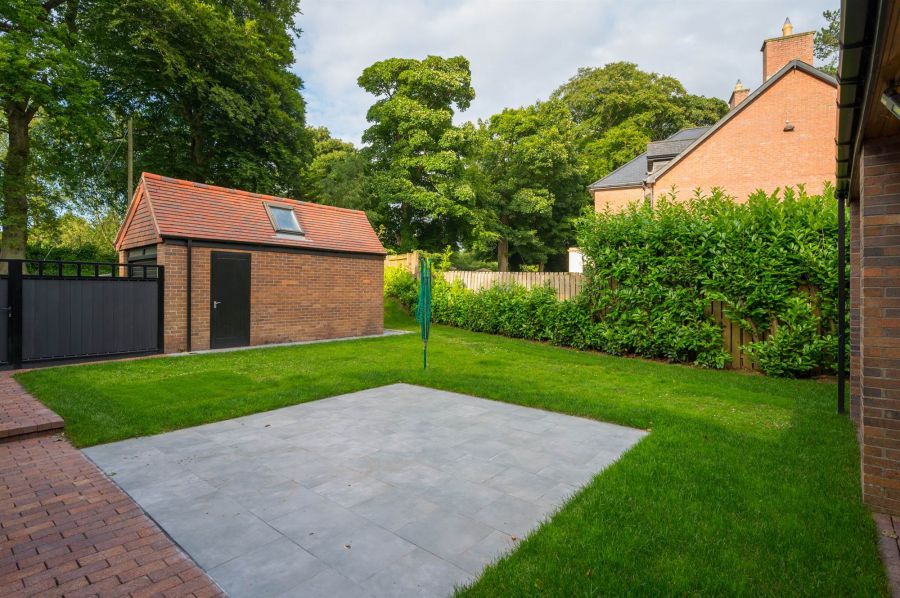 93 Dunmurry Lane
