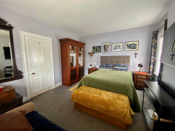 2 Beechwood Avenue