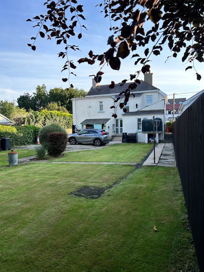2 Beechwood Avenue
