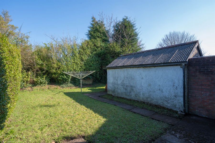 16 Hillside Park
