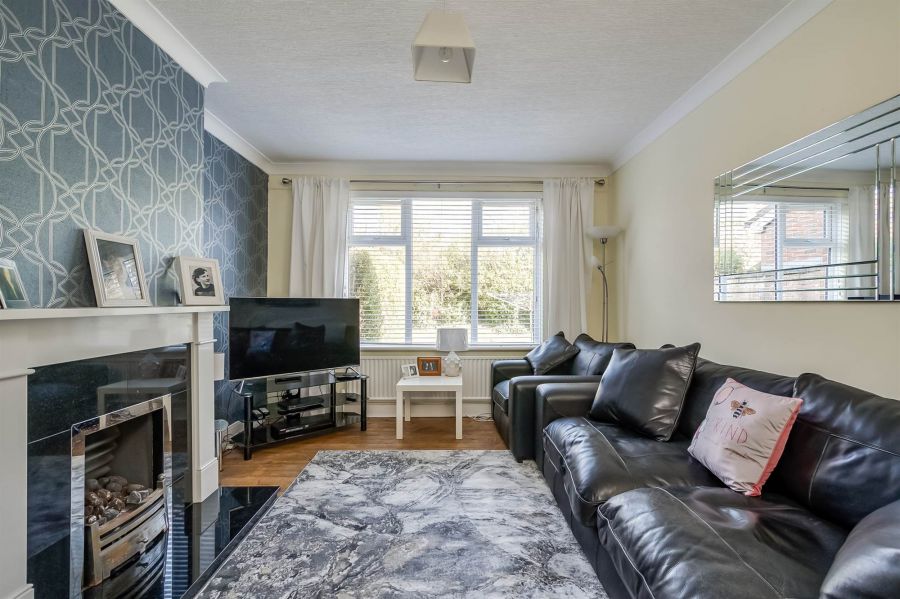 16 Hillside Park