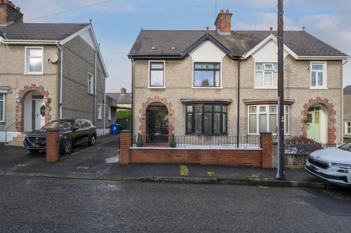 48 Grangeville Gardens, finaghy, belfast, BT10 0HL