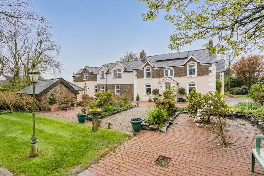 39 Killynure Road West
