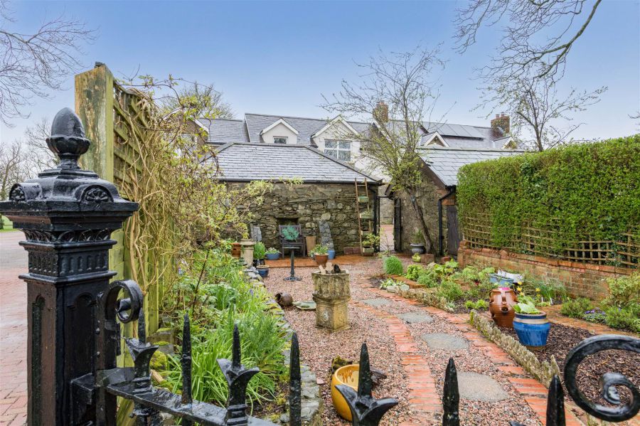 Cloverhill House, 39 Killynure Road West