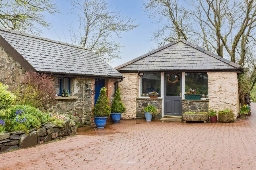 Cloverhill House, 39 Killynure Road West