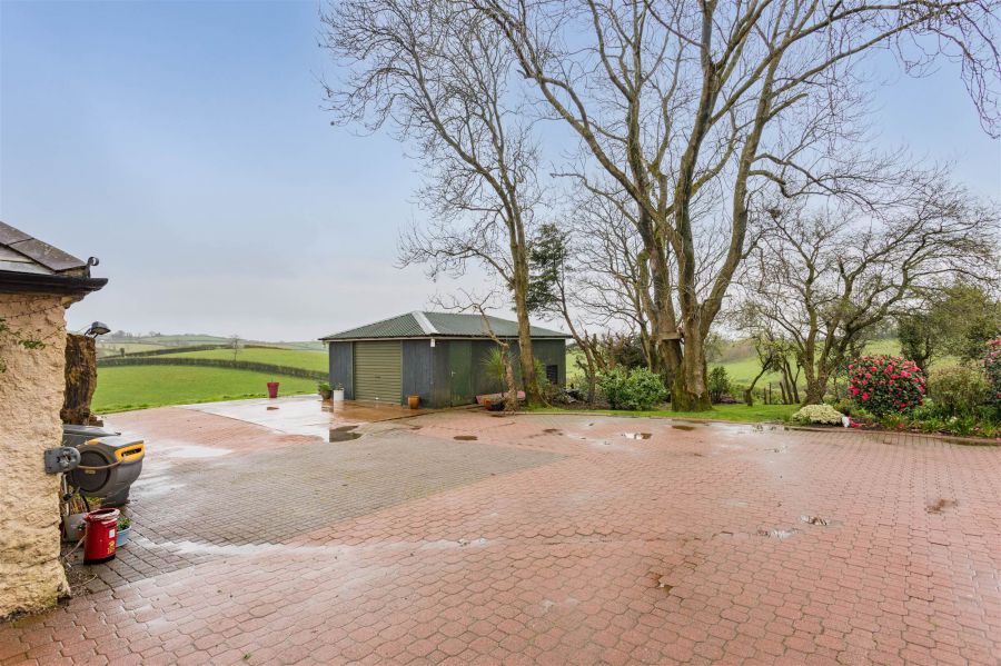 Cloverhill House, 39 Killynure Road West