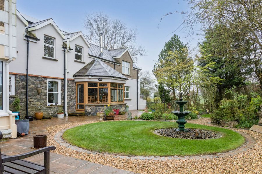 Cloverhill House, 39 Killynure Road West