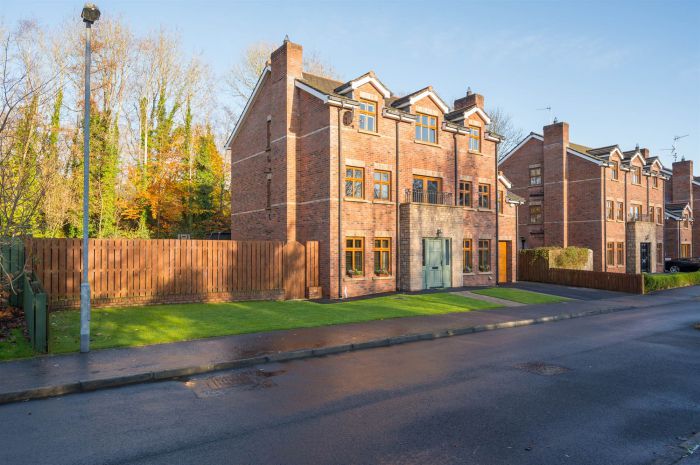 29 Old Golf Course Park, the green, dunmurry, belfast, BT17 0FH