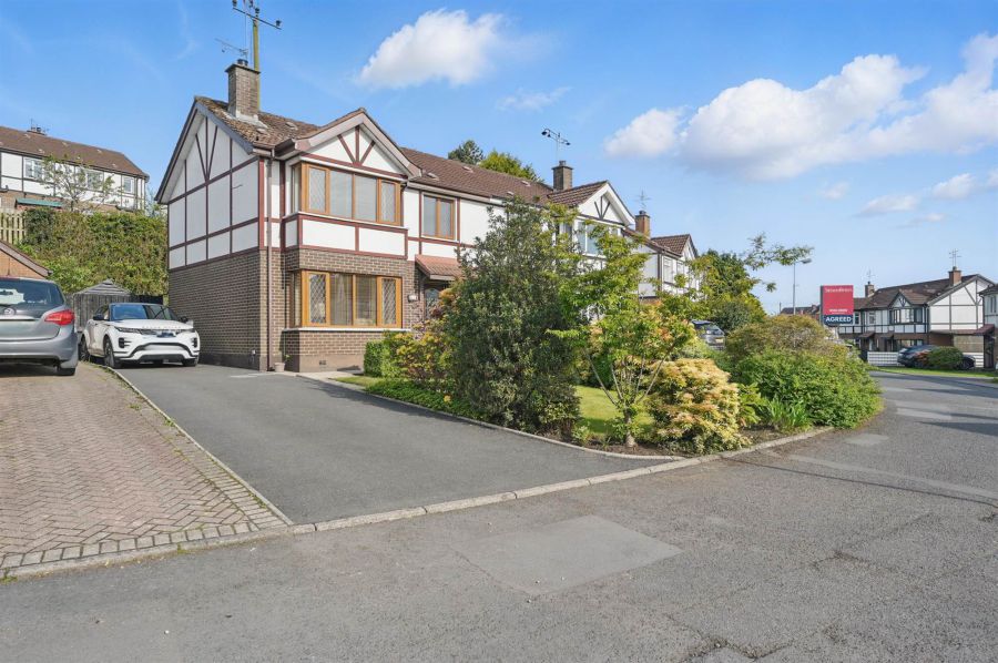 11 Meadowvale Gardens, Carryduff, Belfast, BT8 8PZ
