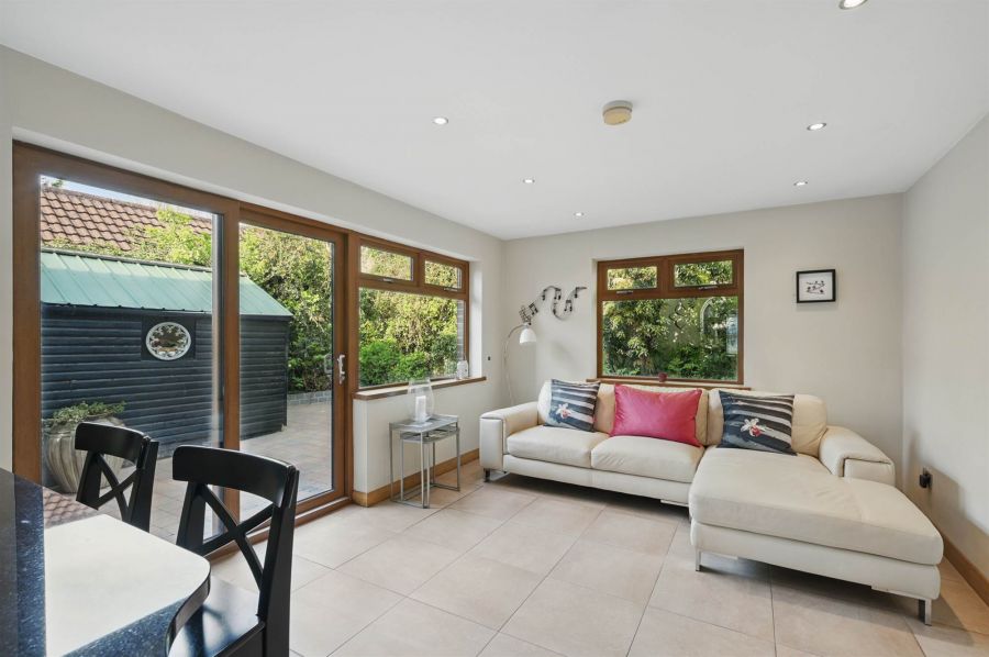 11 Meadowvale Gardens