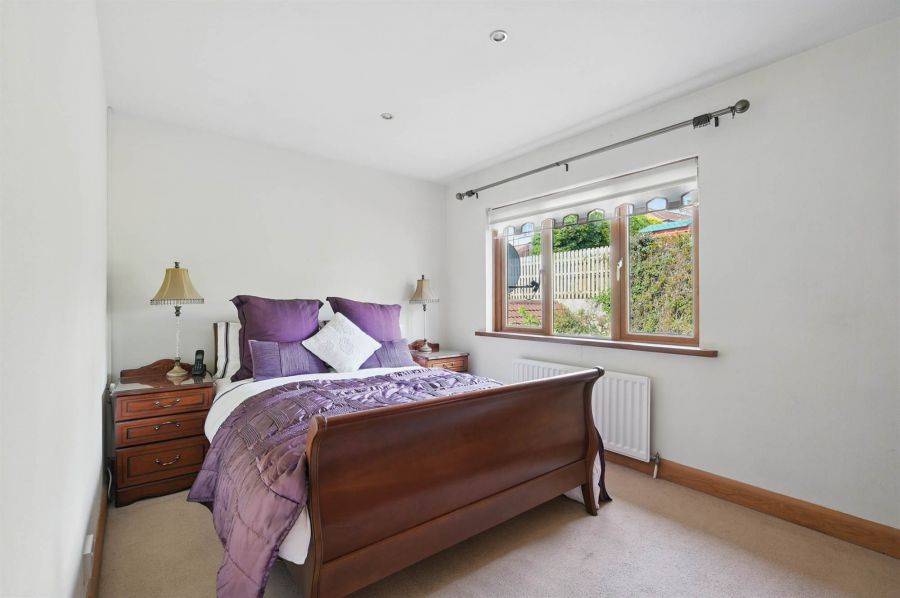 11 Meadowvale Gardens