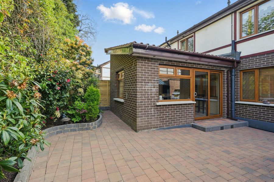 11 Meadowvale Gardens