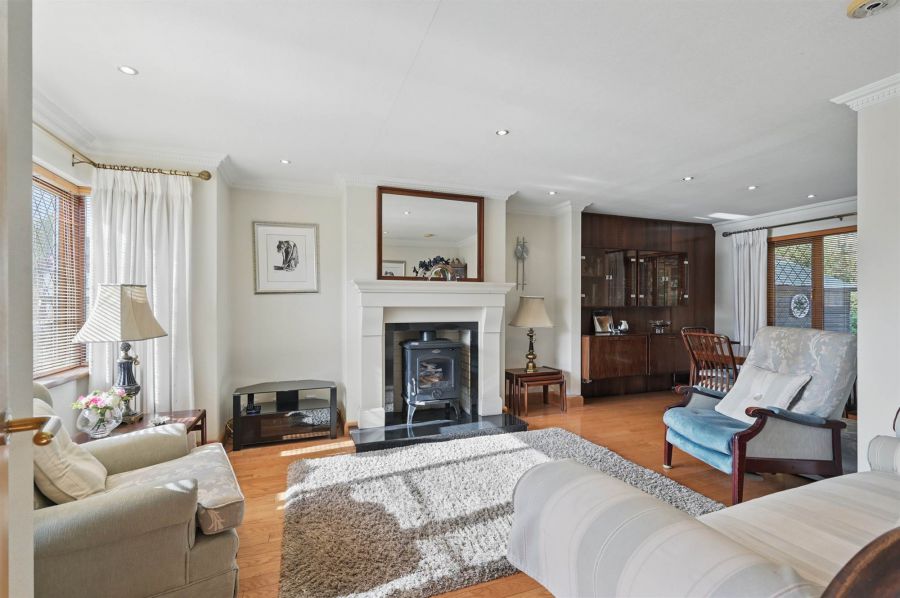 11 Meadowvale Gardens